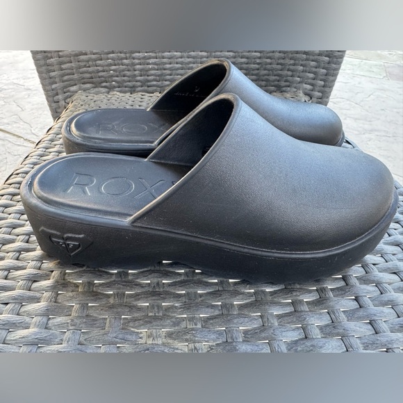 Roxy Black Slip-On Clogs Sz 9 - Picture 1 of 5